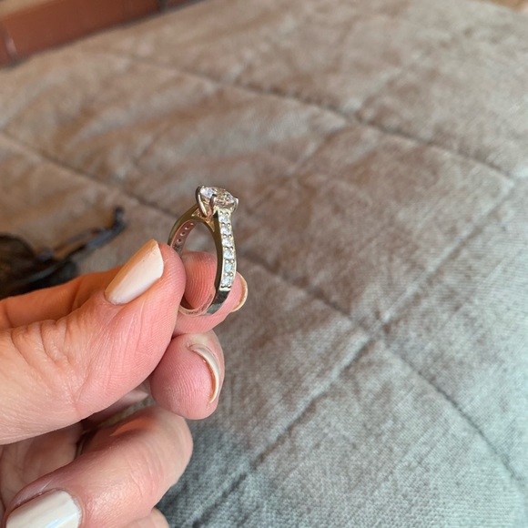 CLEARANCE Jewlr Duchess promise Ring Genuine 925 Sterling Silver 5 Zirconia NWOT - Picture 5 of 13